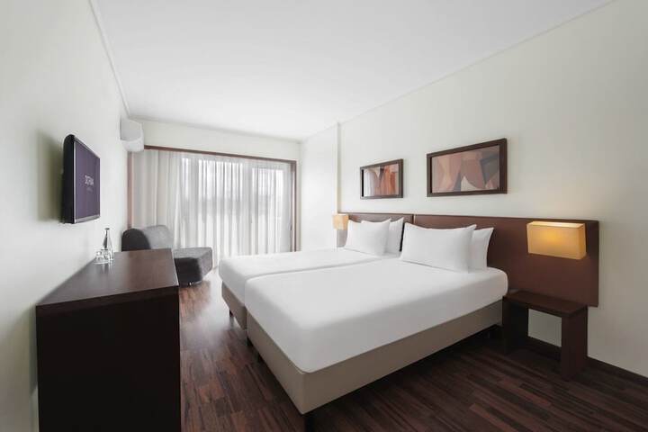 Room 73 of 135