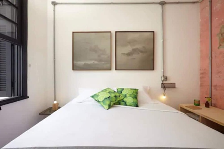 Room 25 of 82