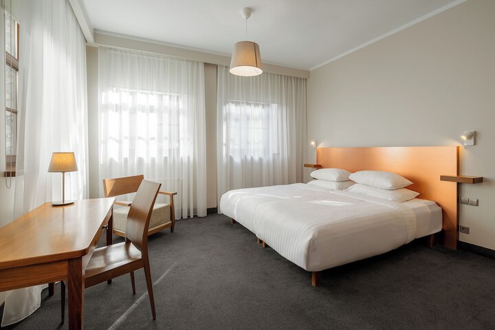 Room 20 of 42