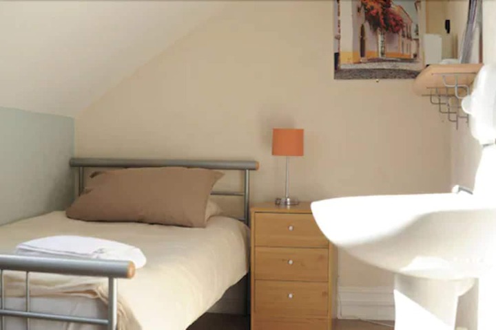 Room 12 of 37