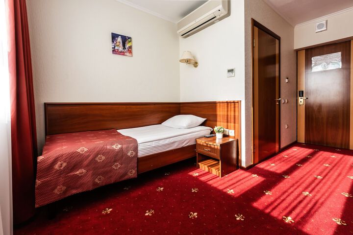 Room 3 of 102