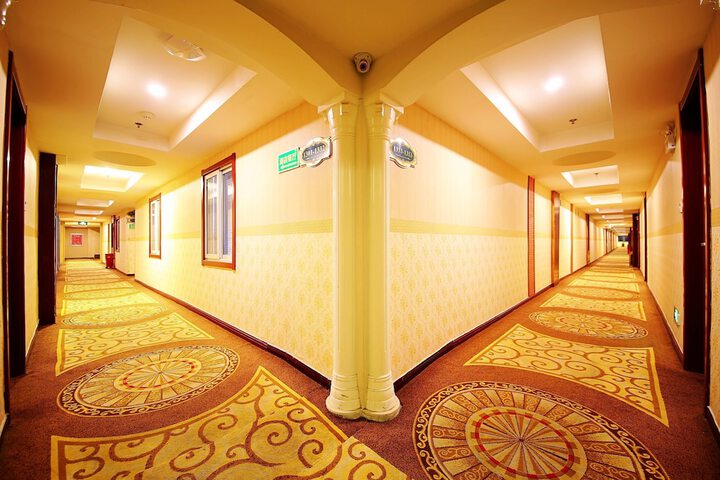 Ballroom/Hall 17 of 20