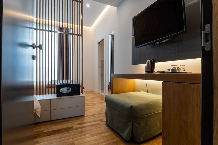 Room 14 of 76