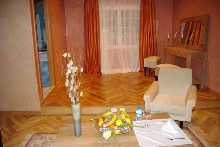 Room 11 of 29