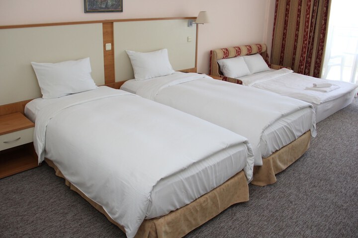 Room 6 of 34