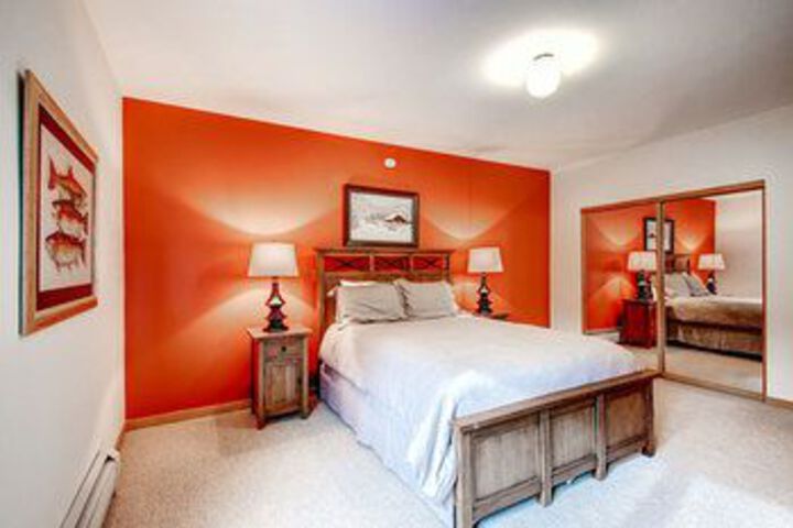 Room 13 of 22