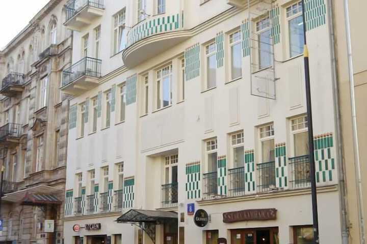 Hotel Entry