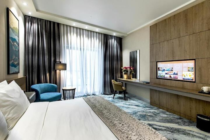Room 4 of 25