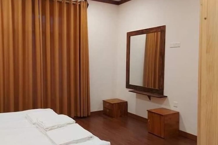 Room 3 of 8