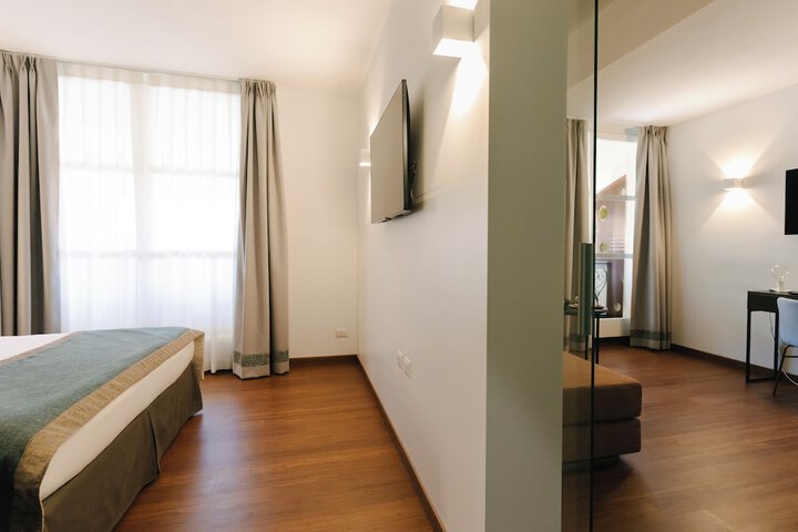 Room 26 of 95
