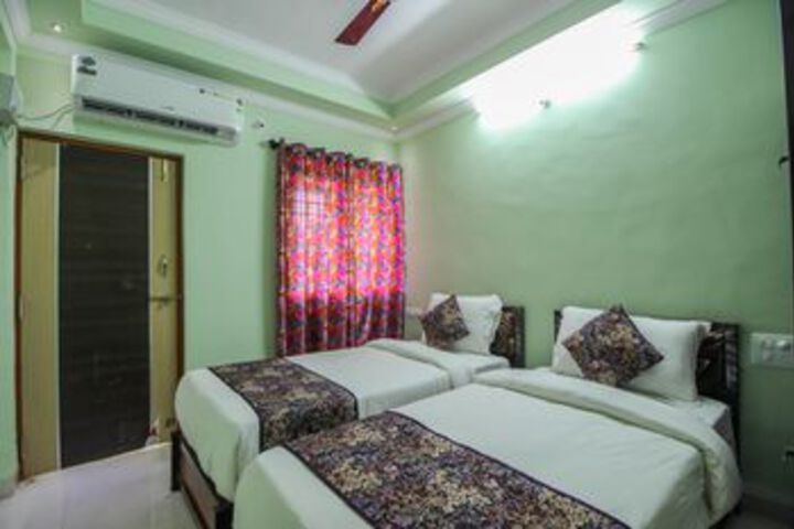 Room 6 of 28