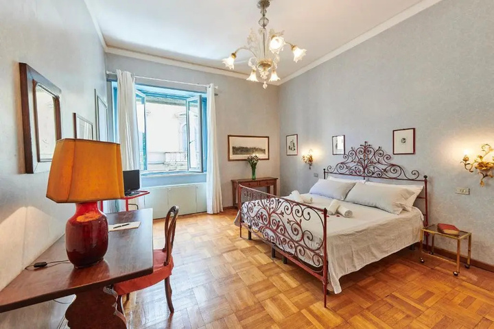Room 4 of 11