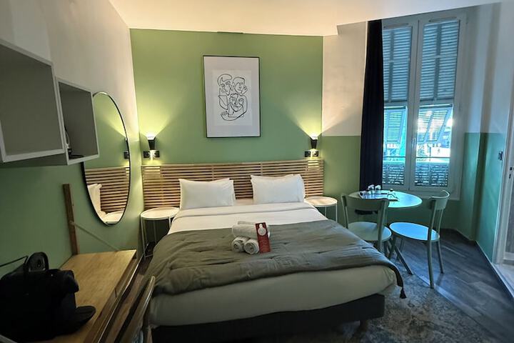 Room 53 of 76