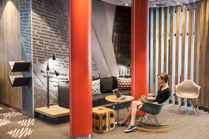Lobby lounge