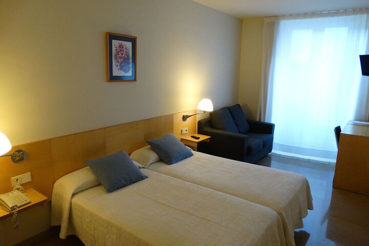 Room 9 of 37
