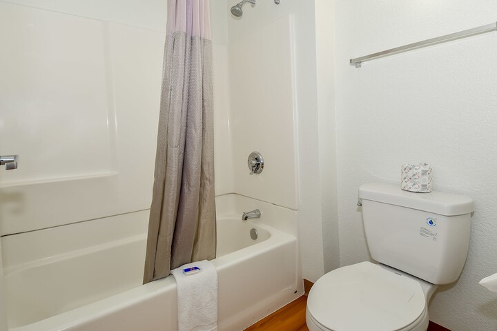 1 Queen Bed Refrigerator (16 of 16)