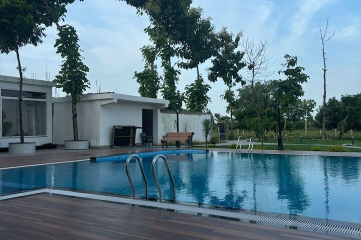 Pool 13 of 17
