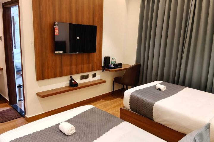 Room 20 of 33