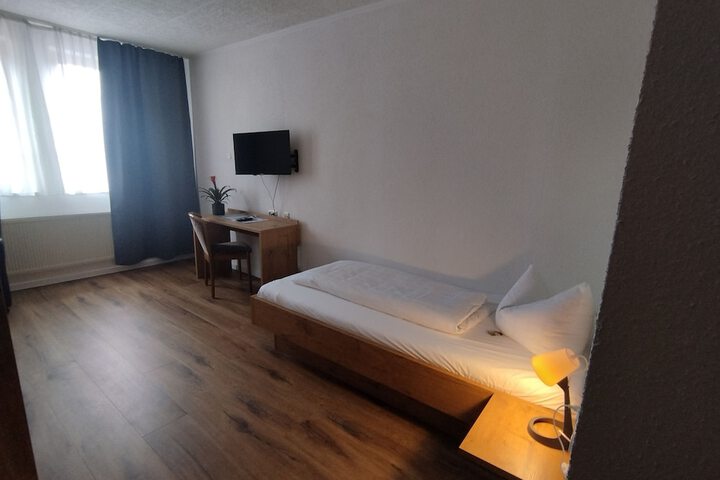 Room 9 of 27
