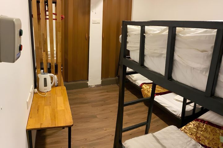 Room 7 of 163