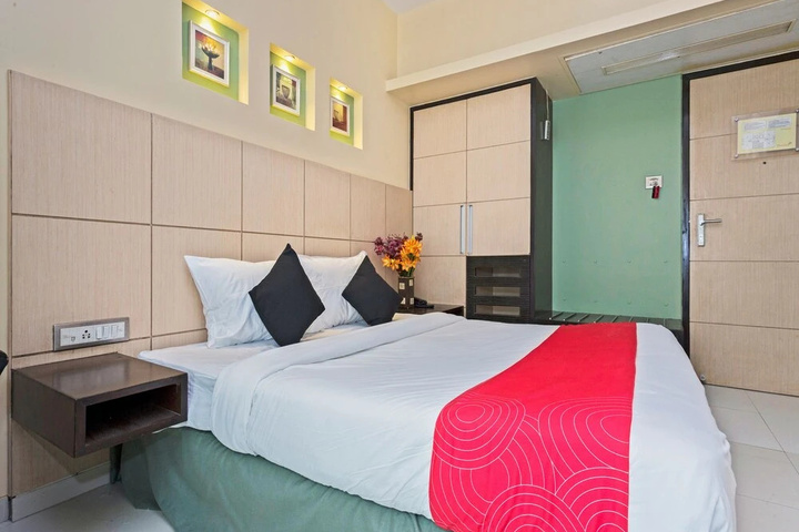 Room 5 of 12