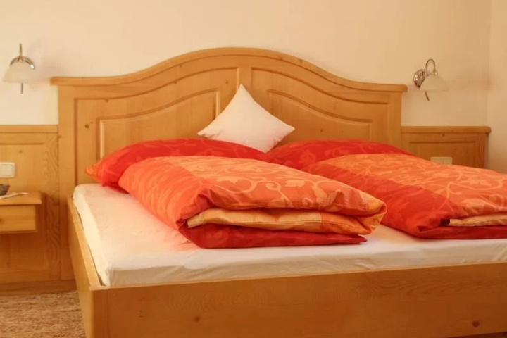 Room 4 of 12