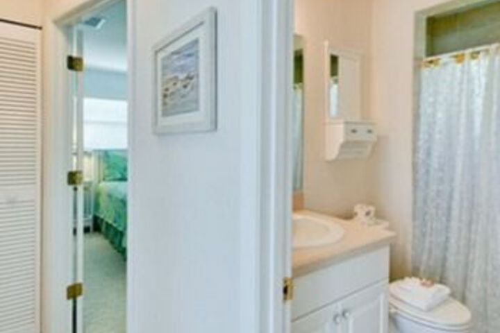 Room 4 of 25