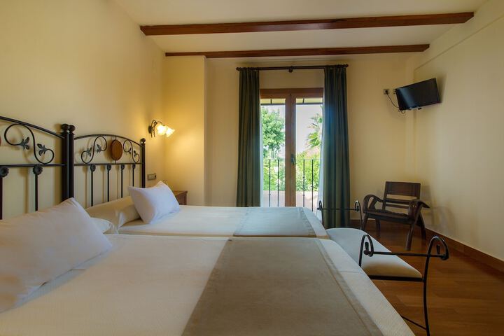 Room 35 of 174