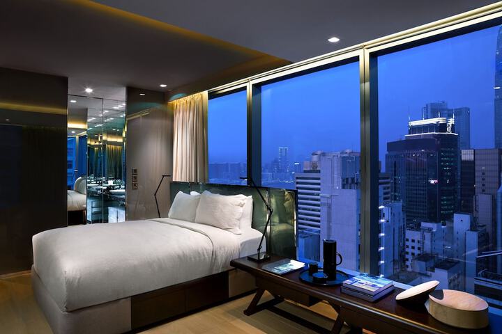 Room 8 of 27