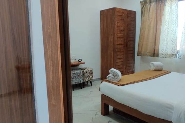 Room 6 of 17
