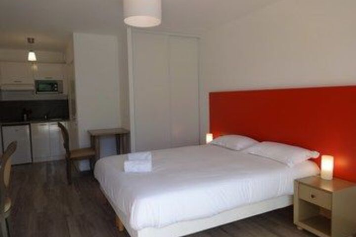 Room 16 of 34