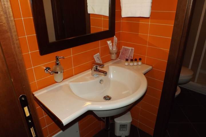 Room 32 of 41