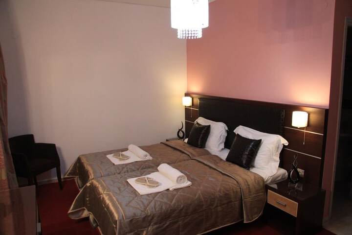 Room 7 of 33