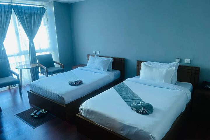 Room 6 of 19