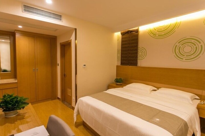 Room 12 of 52