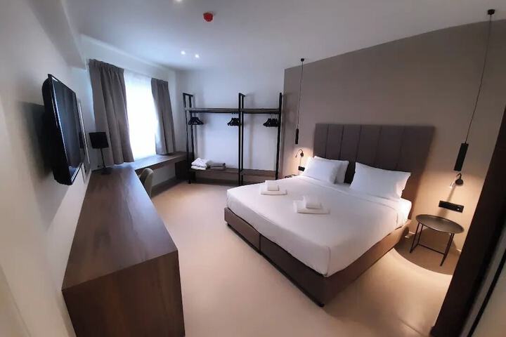Room 34 of 53