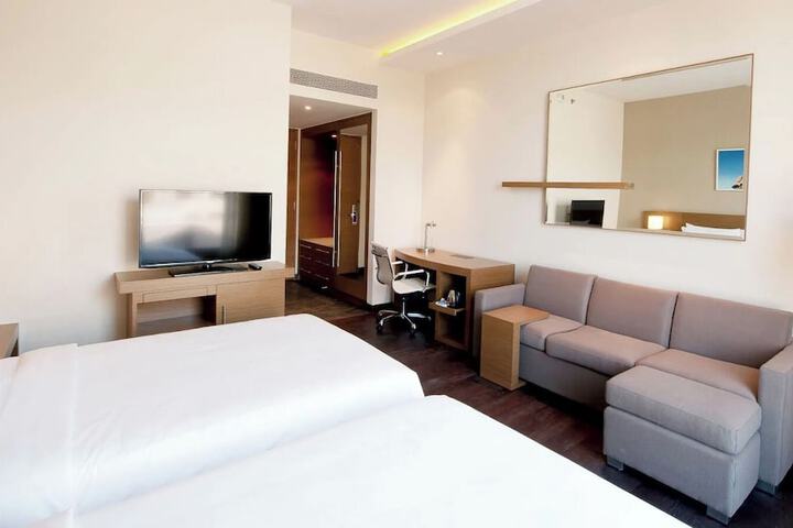 Room 25 of 100
