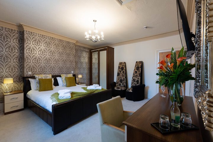Room 15 of 28