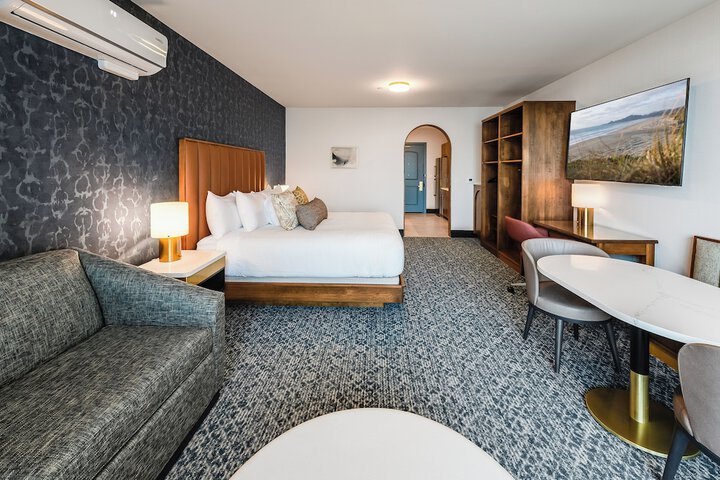 Room 41 of 220