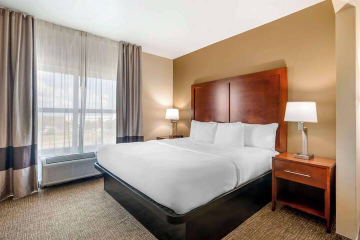 1 King Bed (22 of 35)