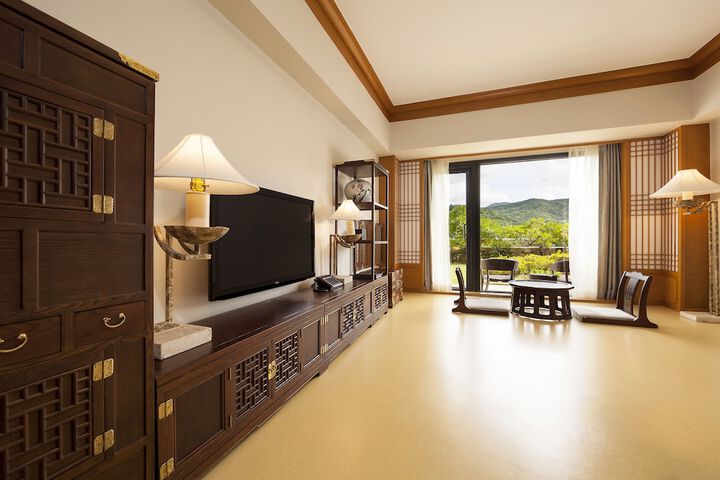 Room 5 of 71