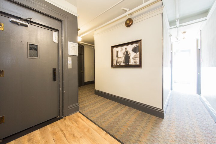 Ballroom/Hall 16 of 20