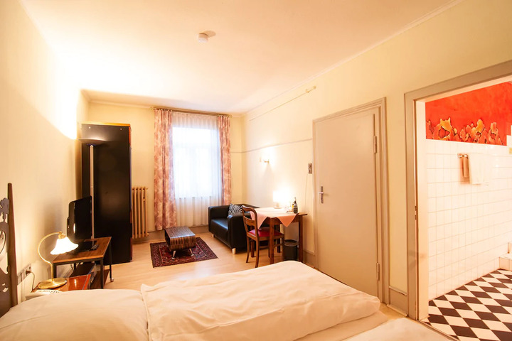 Room 7 of 10
