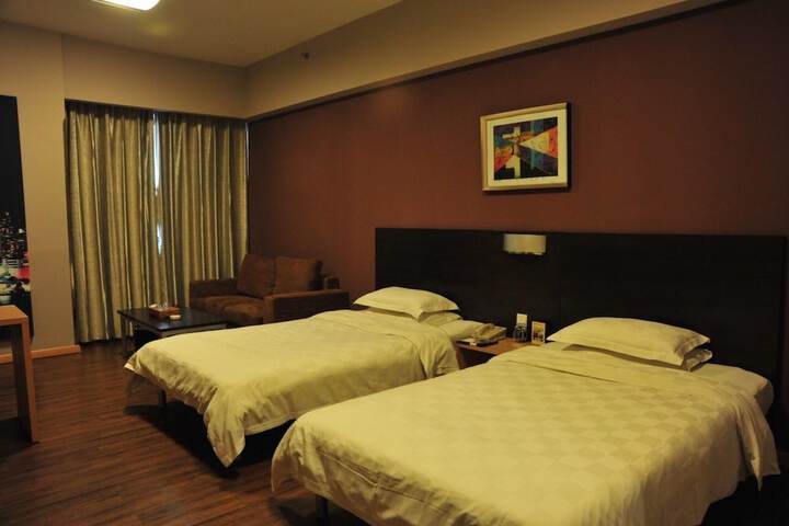 Room 13 of 25