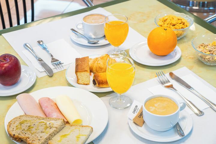 Breakfast/Coffee Service 28 of 37
