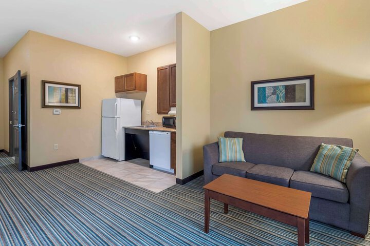 1 King Bed Microwave and Refrigerator 39 Inch Led Television High Speed Internet Full Breakfast (2 of 20)