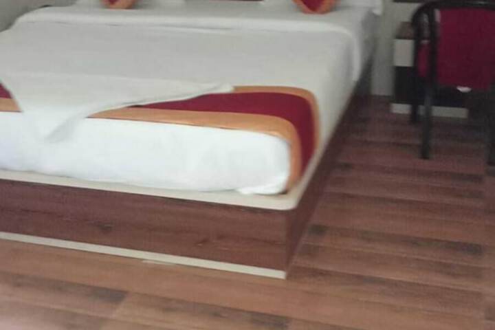 Room 6 of 17