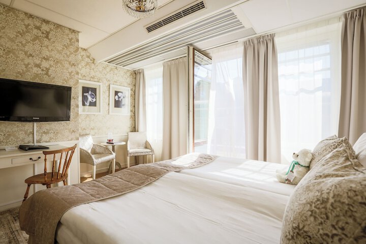 Room 50 of 94