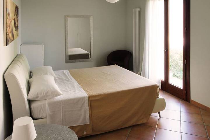 Room 4 of 32