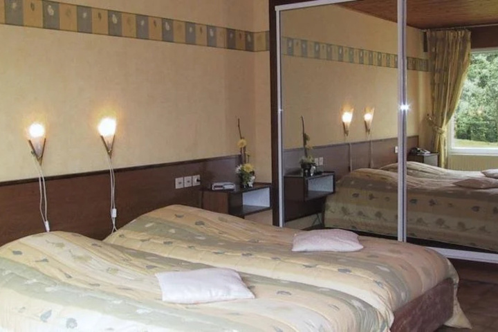 Room 4 of 14